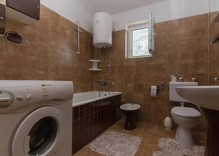 玛佐别墅旅馆 *