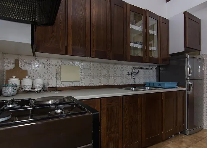 玛佐别墅旅馆 *