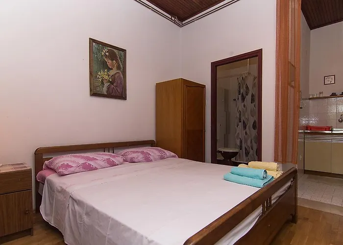 Mador Μακάρσκα