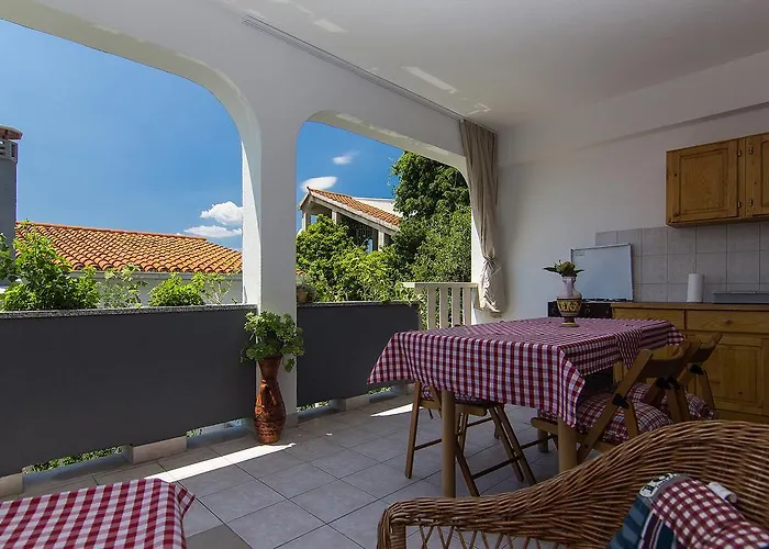 Mador Μακάρσκα